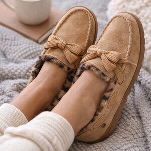 NEW Skechers BOBS Memory Foam Moccasin Slippers Faux Fur Lined Tan Women’s 8